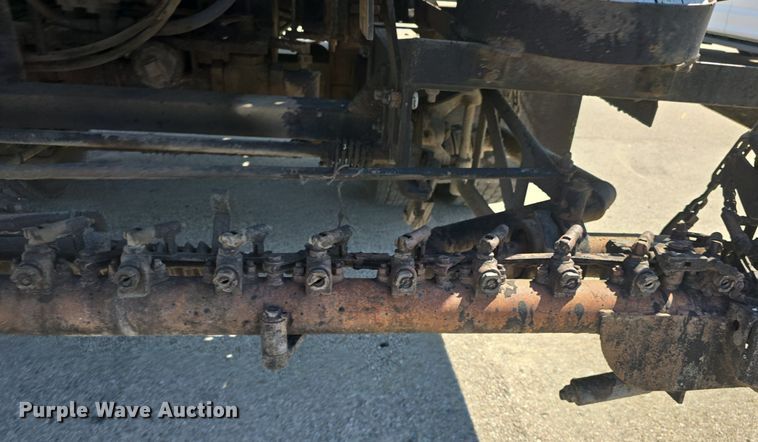 image for item DQ4583 2001 GMC  C7500 oil distributor truck