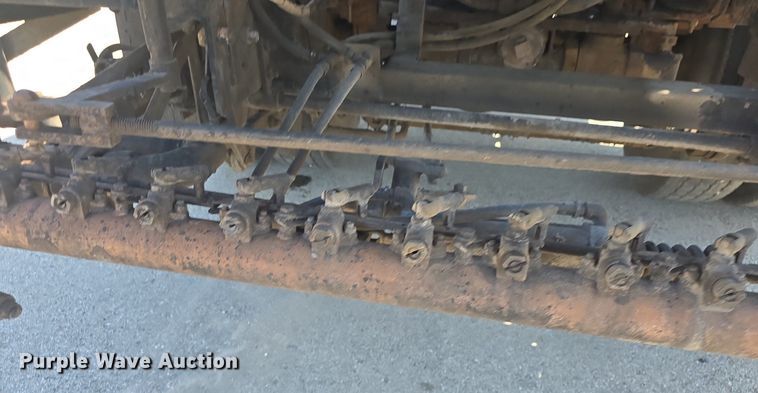 image for item DQ4583 2001 GMC  C7500 oil distributor truck