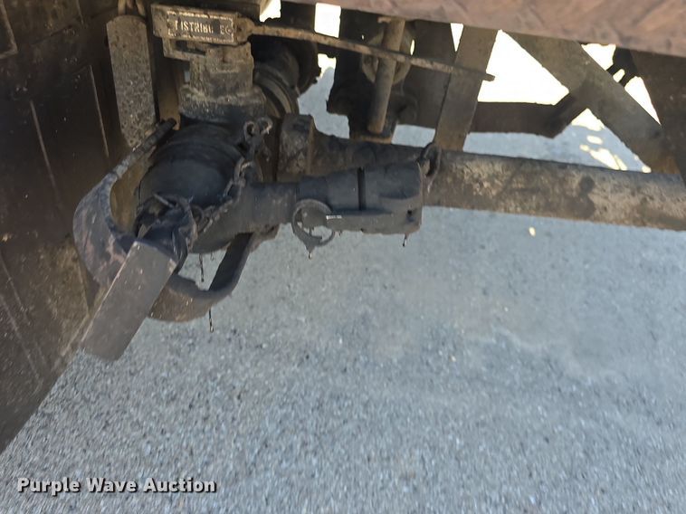 image for item DQ4583 2001 GMC  C7500 oil distributor truck