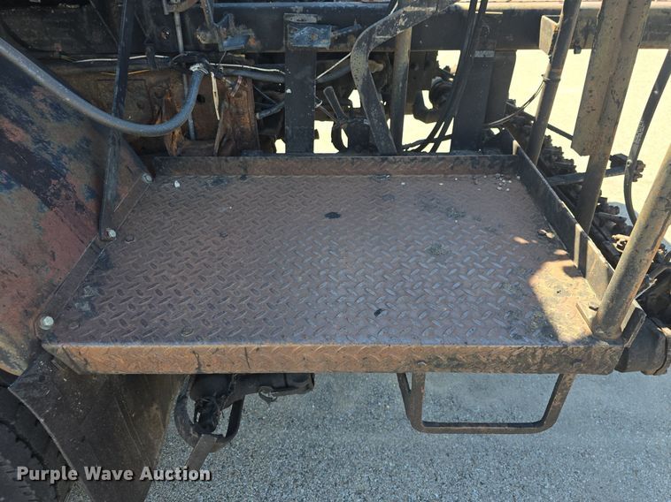 image for item DQ4583 2001 GMC  C7500 oil distributor truck