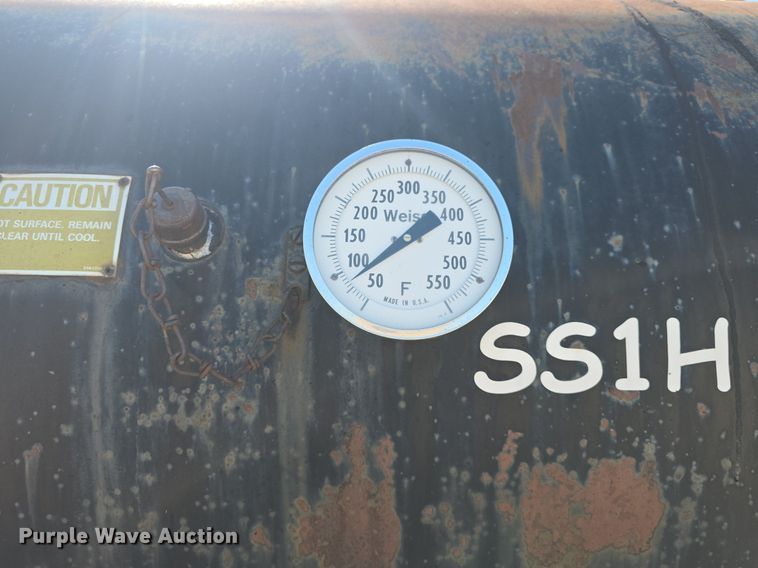 image for item DQ4583 2001 GMC  C7500 oil distributor truck