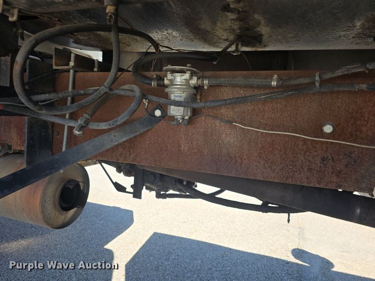 image for item DQ4583 2001 GMC  C7500 oil distributor truck