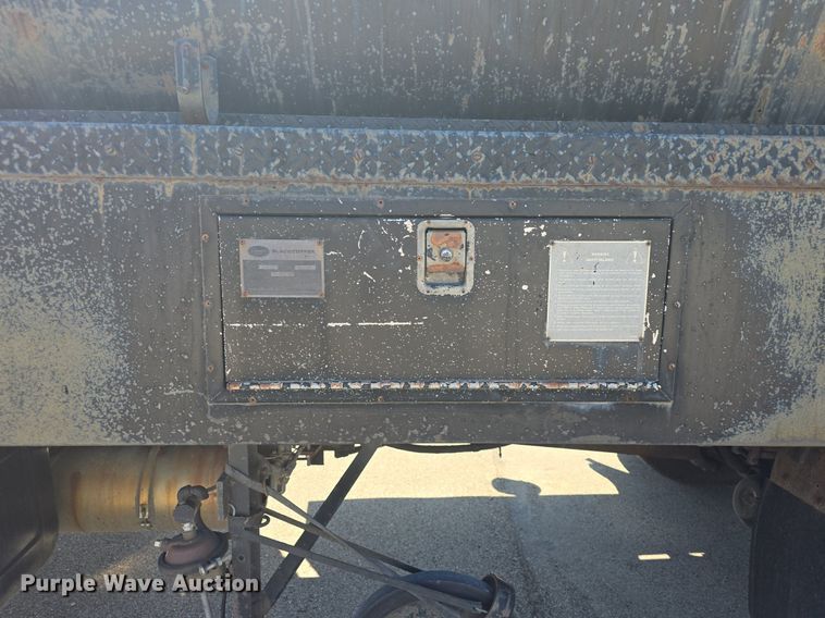 image for item DQ4583 2001 GMC  C7500 oil distributor truck