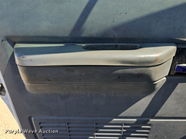 image for item DQ4583 2001 GMC  C7500 oil distributor truck