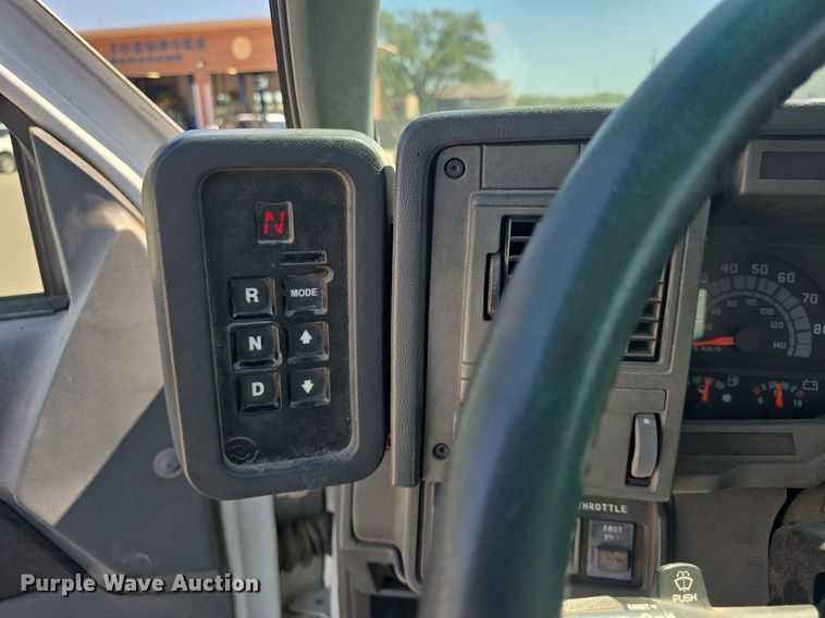 image for item DQ4583 2001 GMC  C7500 oil distributor truck