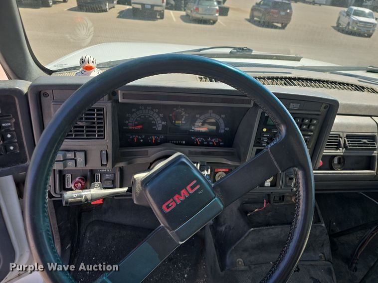 image for item DQ4583 2001 GMC  C7500 oil distributor truck