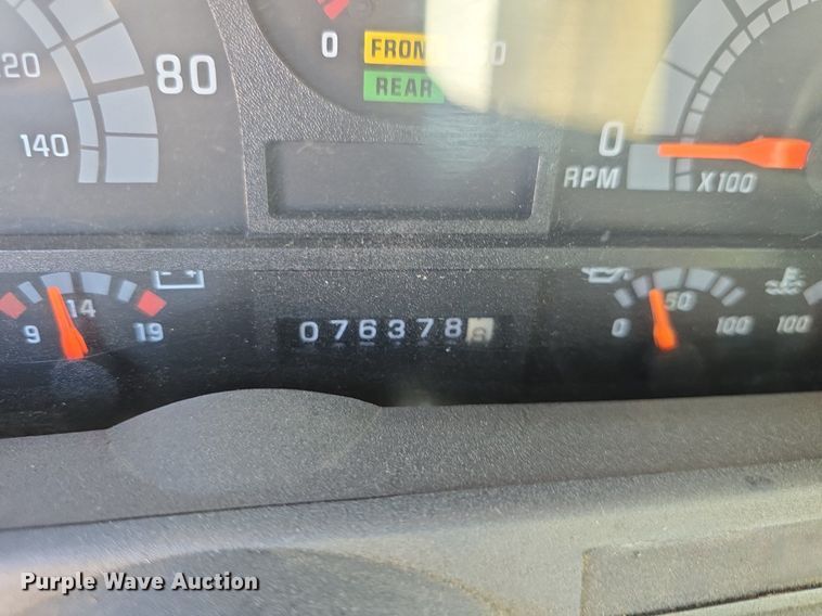 image for item DQ4583 2001 GMC  C7500 oil distributor truck