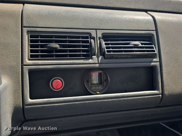 image for item DQ4583 2001 GMC  C7500 oil distributor truck