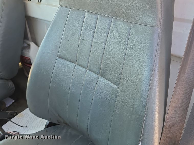 image for item DQ4583 2001 GMC  C7500 oil distributor truck