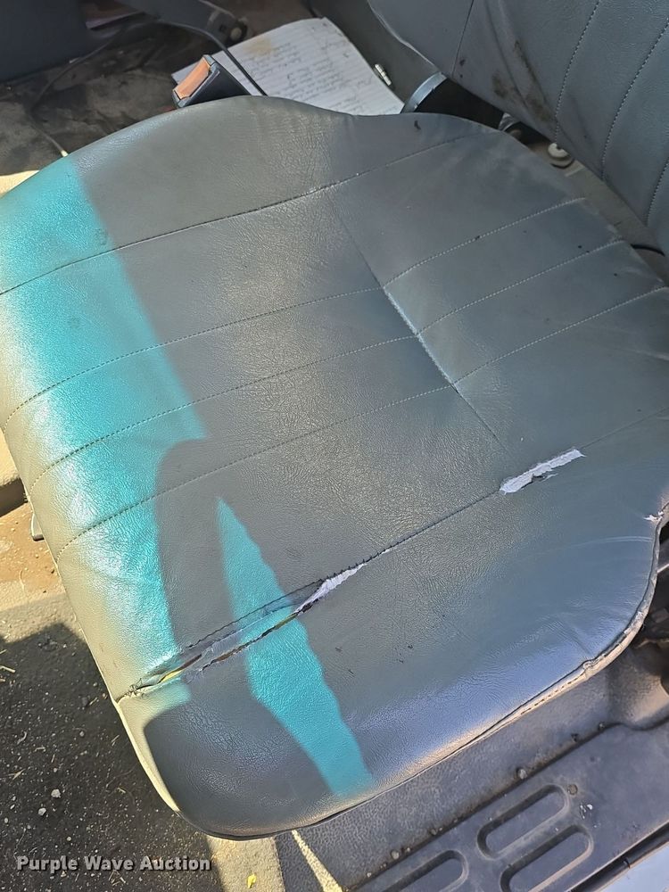 image for item DQ4583 2001 GMC  C7500 oil distributor truck