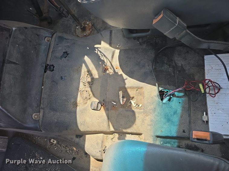 image for item DQ4583 2001 GMC  C7500 oil distributor truck