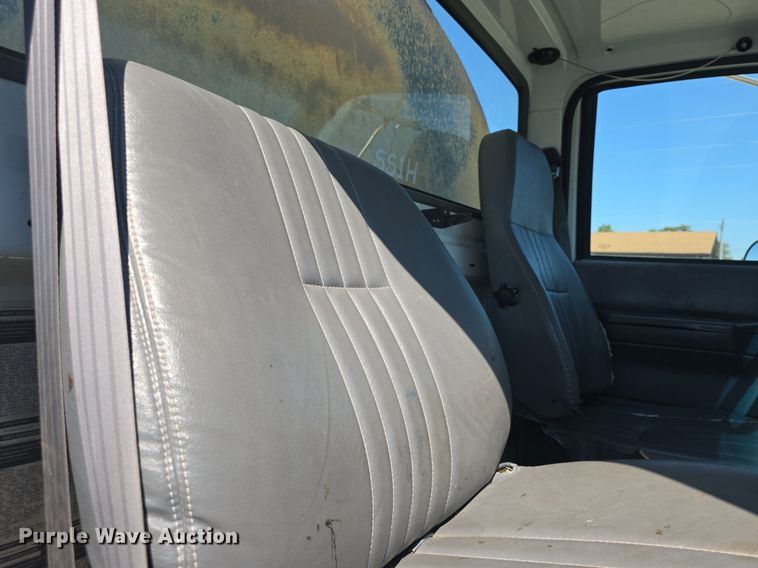 image for item DQ4583 2001 GMC  C7500 oil distributor truck