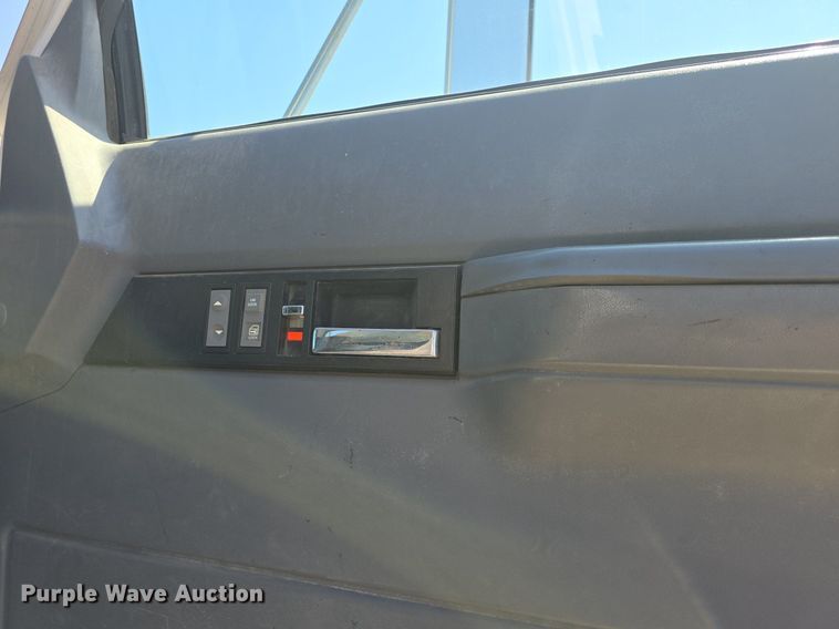 image for item DQ4583 2001 GMC  C7500 oil distributor truck