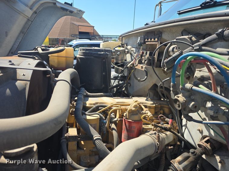 image for item DQ4583 2001 GMC  C7500 oil distributor truck