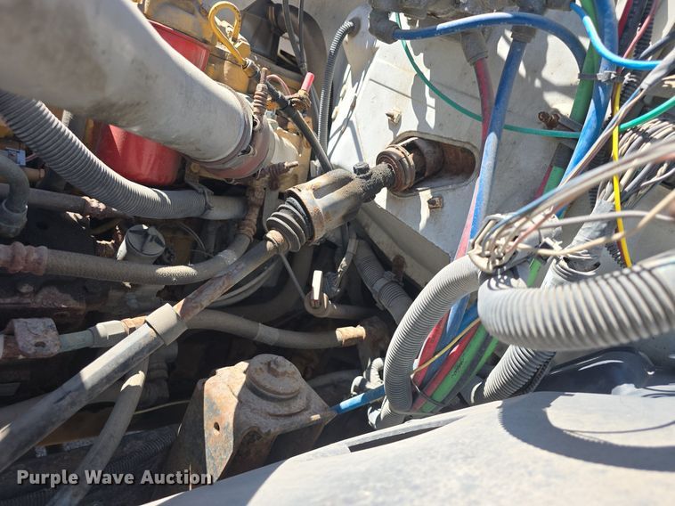 image for item DQ4583 2001 GMC  C7500 oil distributor truck