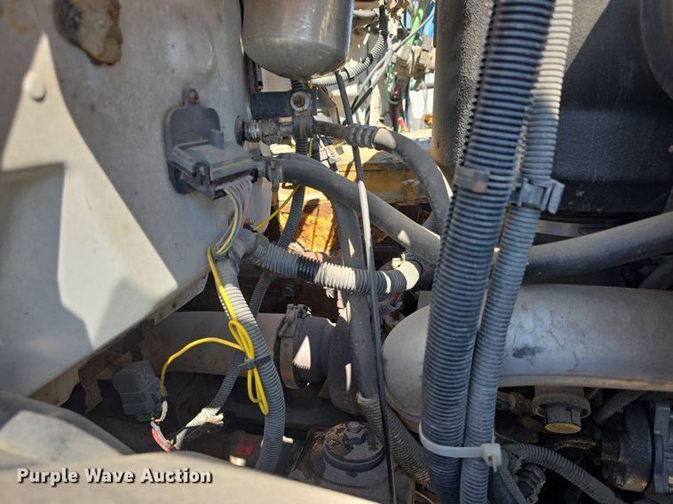 image for item DQ4583 2001 GMC  C7500 oil distributor truck