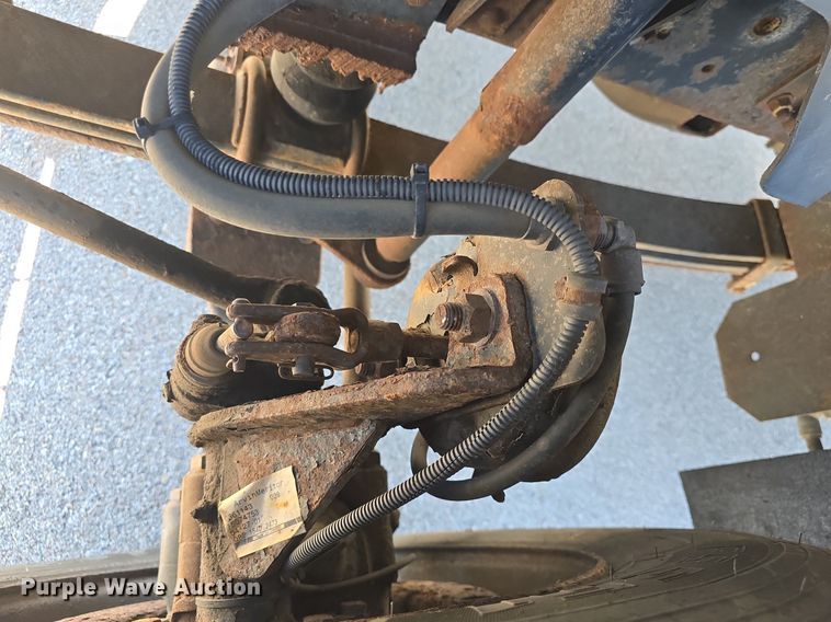 image for item DQ4583 2001 GMC  C7500 oil distributor truck