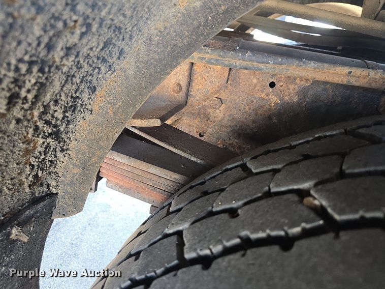 image for item DQ4583 2001 GMC  C7500 oil distributor truck