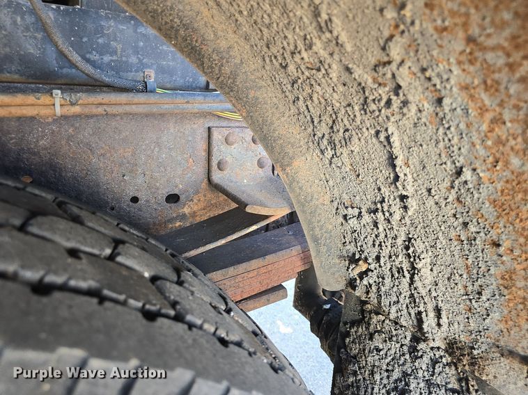 image for item DQ4583 2001 GMC  C7500 oil distributor truck