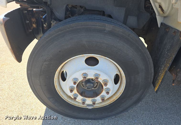 image for item DQ4583 2001 GMC  C7500 oil distributor truck