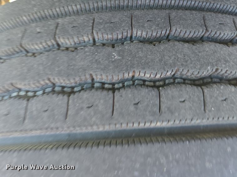 image for item DQ4583 2001 GMC  C7500 oil distributor truck