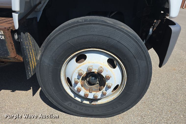 image for item DQ4583 2001 GMC  C7500 oil distributor truck