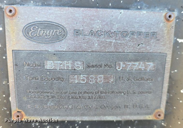 image for item DQ4583 2001 GMC  C7500 oil distributor truck