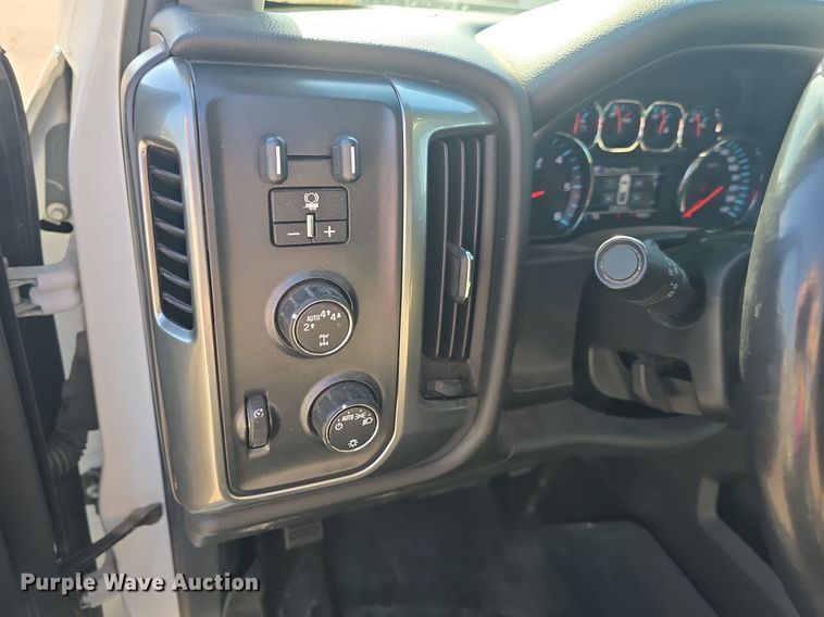 image for item DQ4588 2018 Chevrolet Silverado 1500 Crew Cab pickup truck