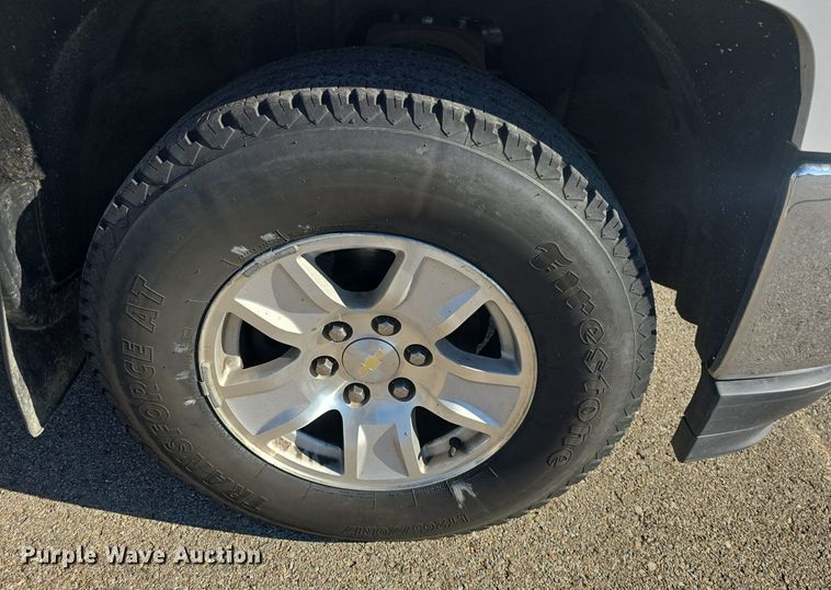 image for item DQ4588 2018 Chevrolet Silverado 1500 Crew Cab pickup truck