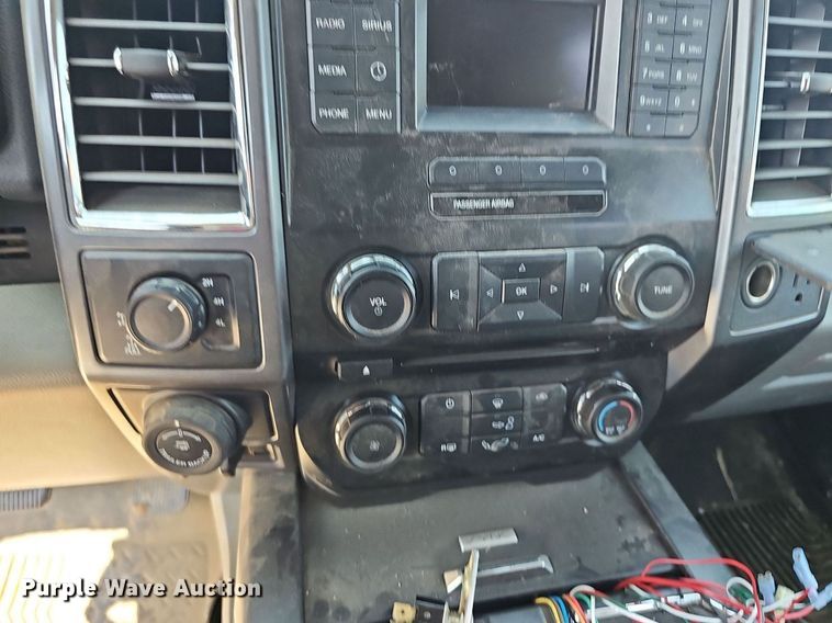 image for item DQ4594 2016 Ford F150 XLT  SuperCrew pickup truck