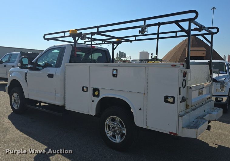 image for item DQ4603 2017 Ford F250 Super Duty XLT  utility bed pickup truck