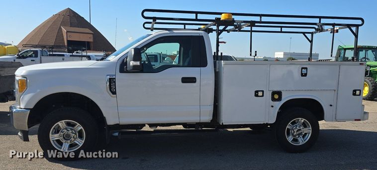 image for item DQ4603 2017 Ford F250 Super Duty XLT  utility bed pickup truck