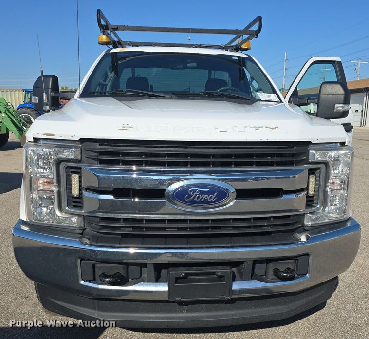 image for item DQ4603 2017 Ford F250 Super Duty XLT  utility bed pickup truck