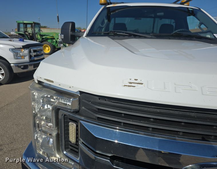 image for item DQ4603 2017 Ford F250 Super Duty XLT  utility bed pickup truck