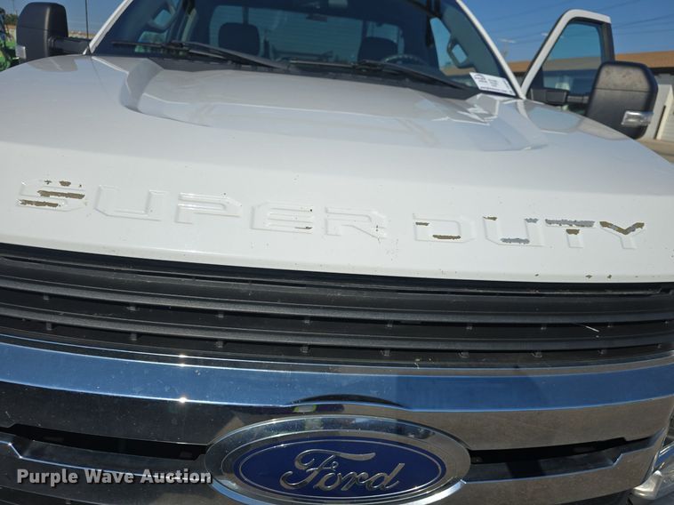 image for item DQ4603 2017 Ford F250 Super Duty XLT  utility bed pickup truck