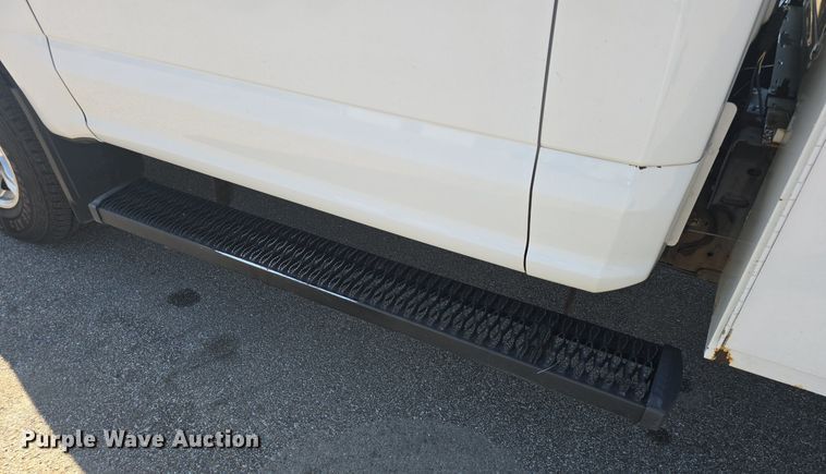 image for item DQ4603 2017 Ford F250 Super Duty XLT  utility bed pickup truck