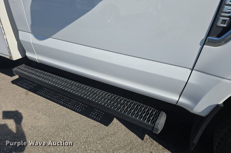 image for item DQ4603 2017 Ford F250 Super Duty XLT  utility bed pickup truck