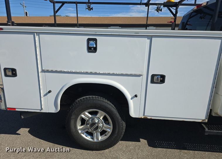 image for item DQ4603 2017 Ford F250 Super Duty XLT  utility bed pickup truck