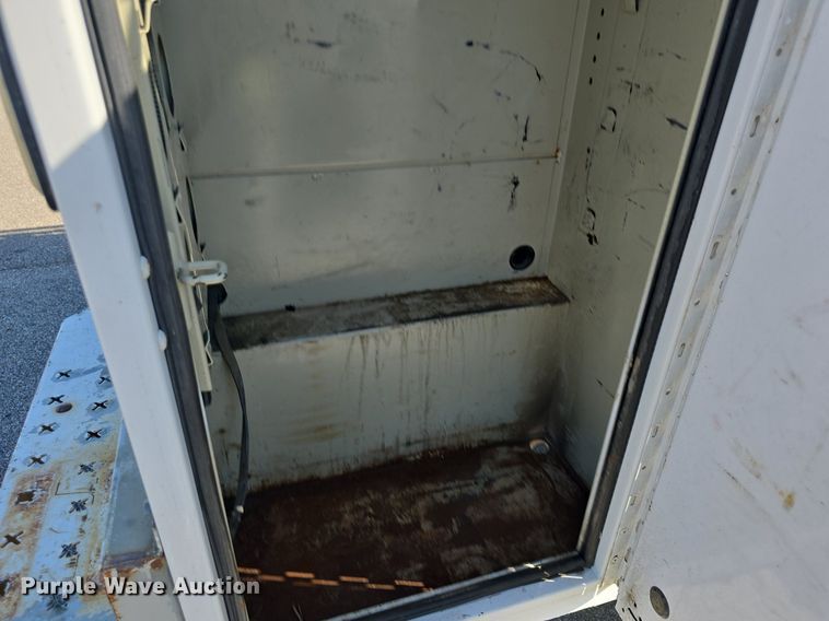 image for item DQ4603 2017 Ford F250 Super Duty XLT  utility bed pickup truck