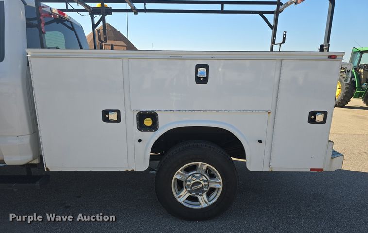 image for item DQ4603 2017 Ford F250 Super Duty XLT  utility bed pickup truck