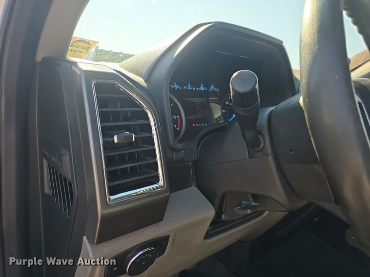 image for item DQ4603 2017 Ford F250 Super Duty XLT  utility bed pickup truck