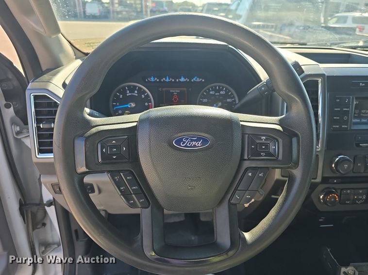 image for item DQ4603 2017 Ford F250 Super Duty XLT  utility bed pickup truck