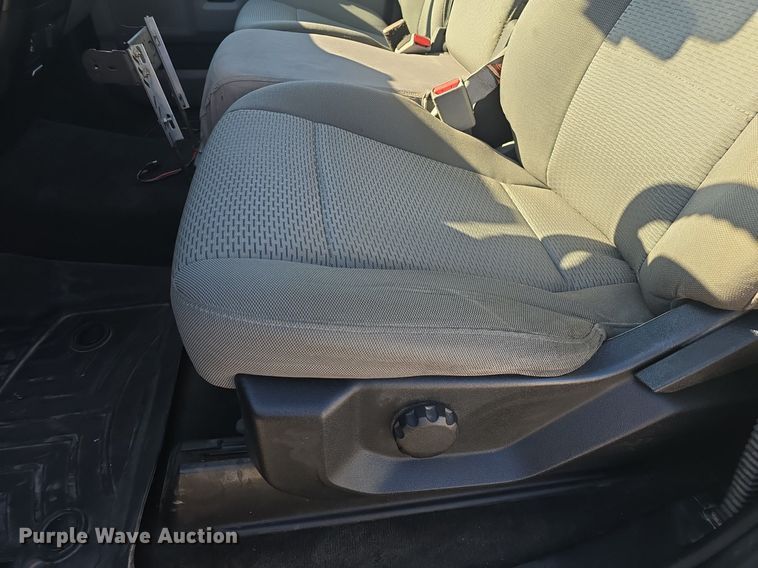 image for item DQ4603 2017 Ford F250 Super Duty XLT  utility bed pickup truck