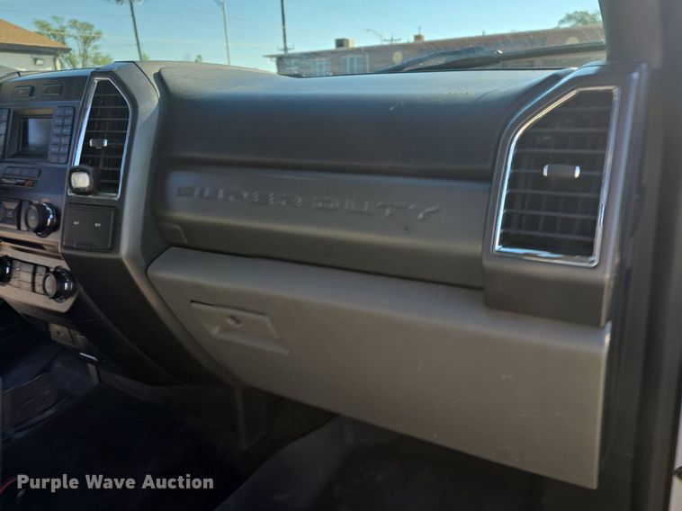 image for item DQ4603 2017 Ford F250 Super Duty XLT  utility bed pickup truck