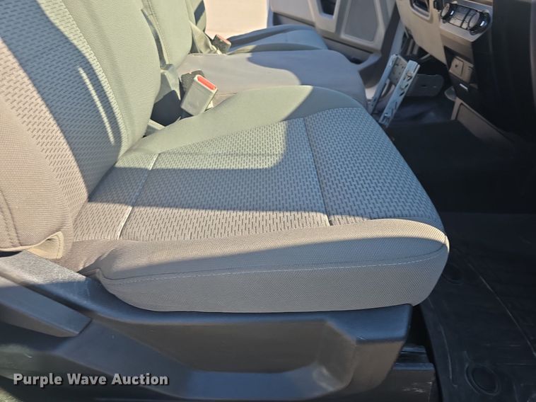 image for item DQ4603 2017 Ford F250 Super Duty XLT  utility bed pickup truck