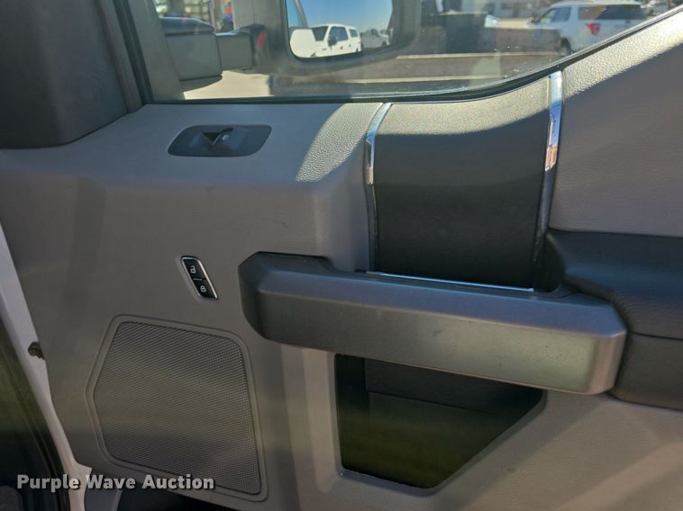 image for item DQ4603 2017 Ford F250 Super Duty XLT  utility bed pickup truck