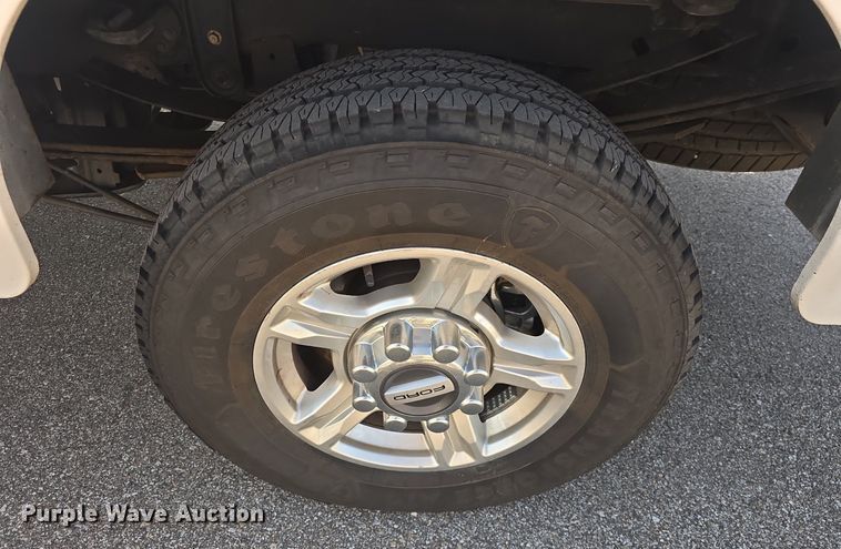 image for item DQ4603 2017 Ford F250 Super Duty XLT  utility bed pickup truck