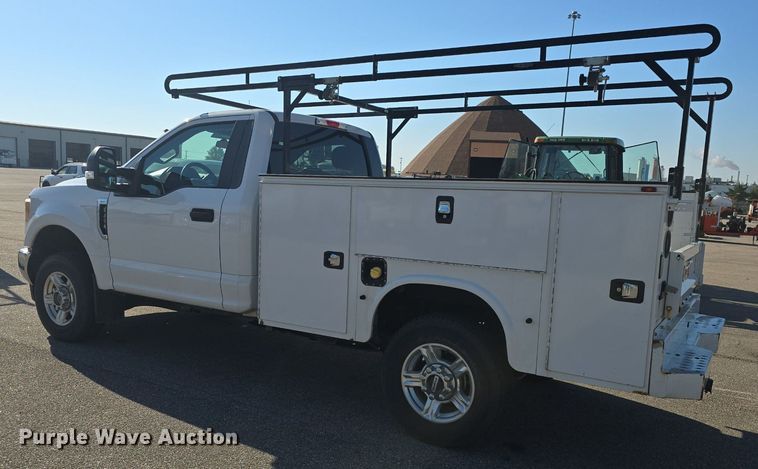 image for item DQ4604 2017 Ford F250 Super Duty XLT utility bed pickup truck