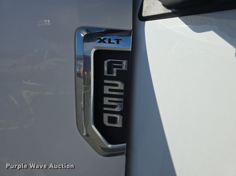 image for item DQ4604 2017 Ford F250 Super Duty XLT utility bed pickup truck