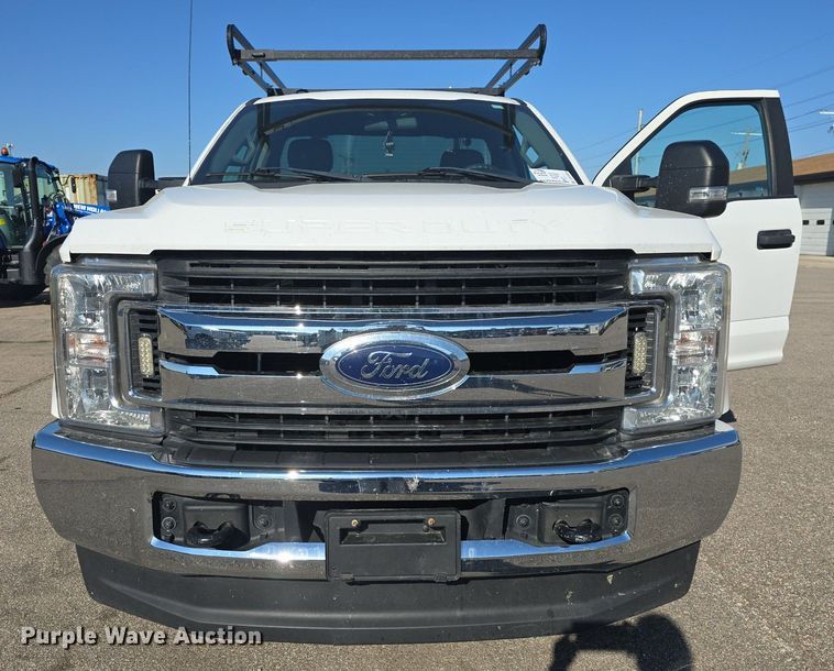 image for item DQ4604 2017 Ford F250 Super Duty XLT utility bed pickup truck